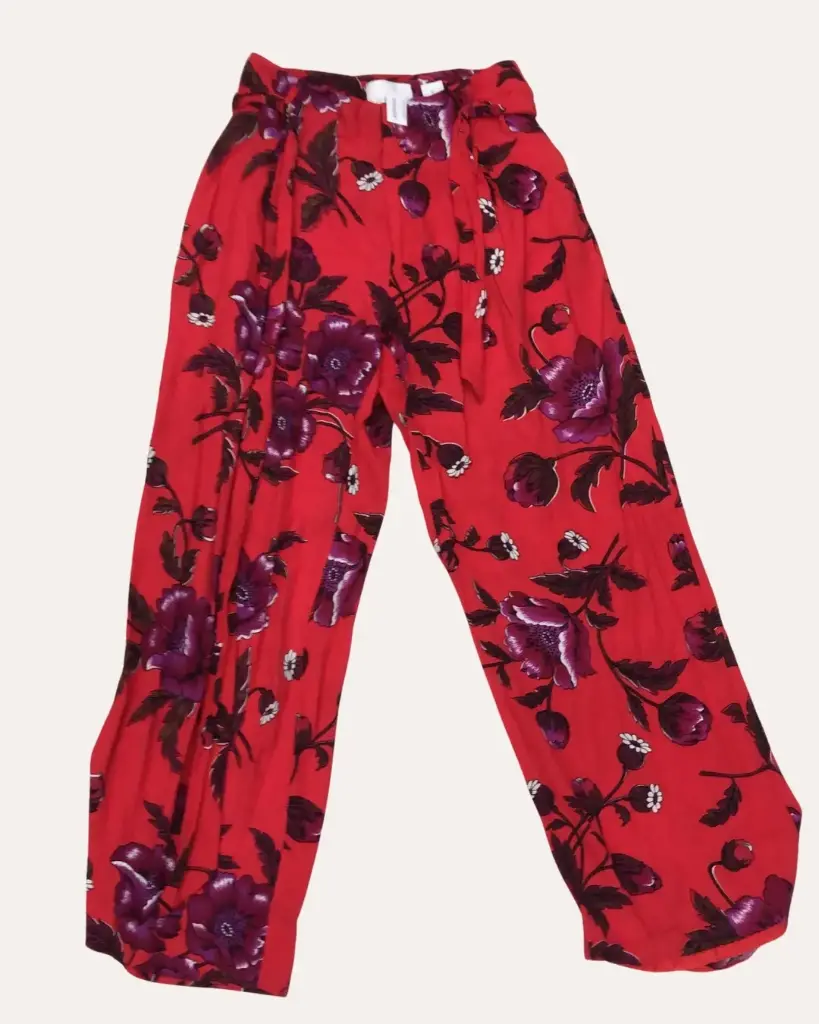 PANTALON ROJO CON FLORES 