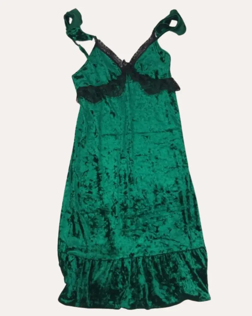 VESTIDO VERDE DE TERCIOPLEO 
