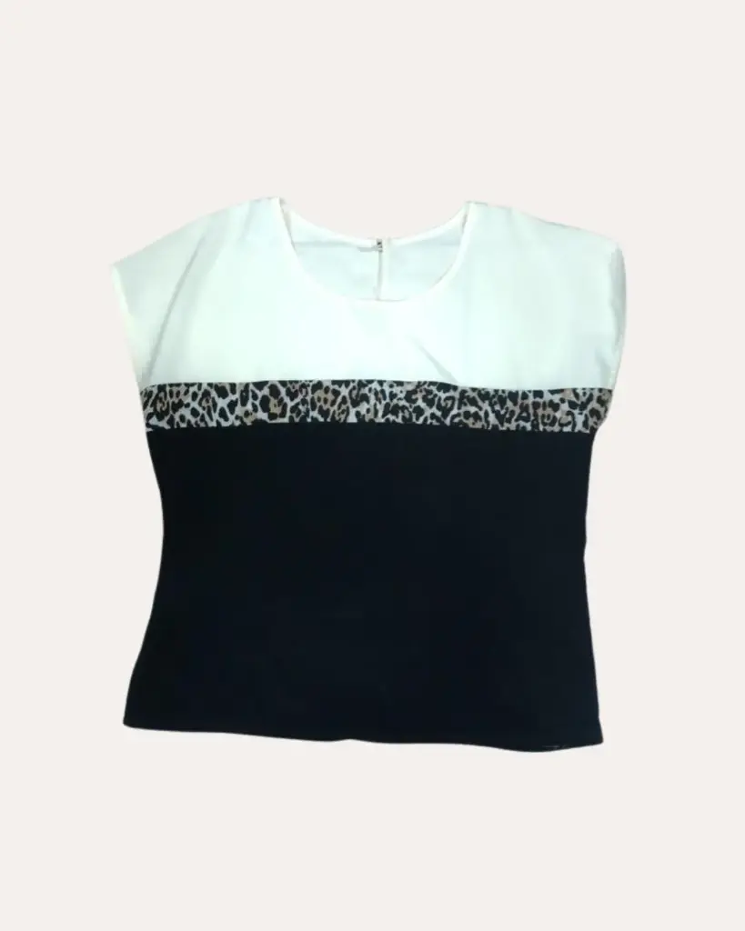 BLUSA ANIMAL PRINT, CREMA Y NEGRO