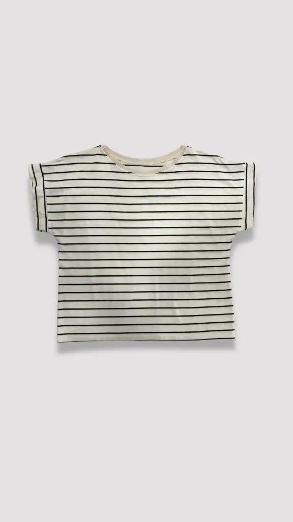 BLUSA  BLANCA CON RAYAS NEGRAS 