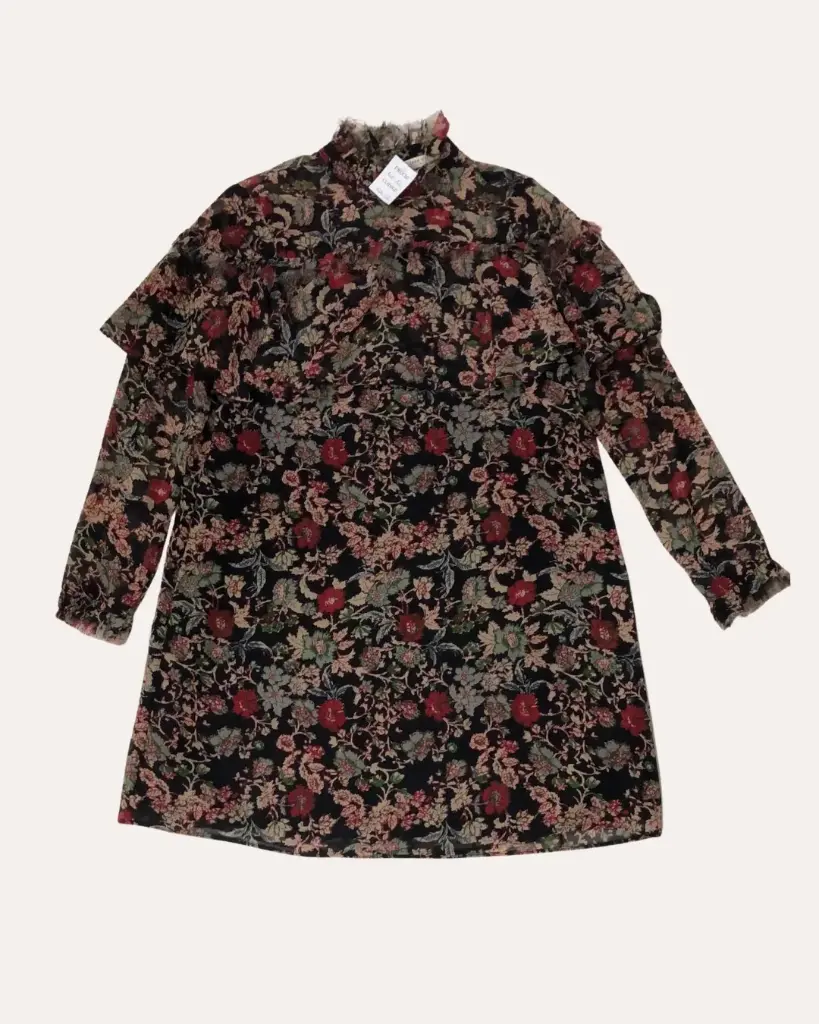 VESTIDO NEGRO CON FLORES ZARA 