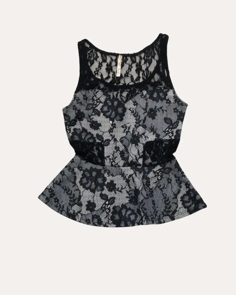BLUSA NEGRA CON ENCAJE BENEFIT