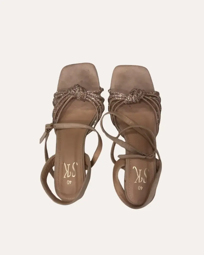 TACONES BEIGE BRILLANTE SK