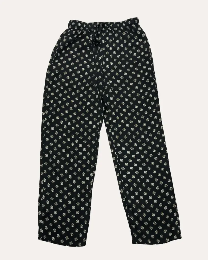PANTALON NEGRO CON COPOS DE NIEVE ZARA 