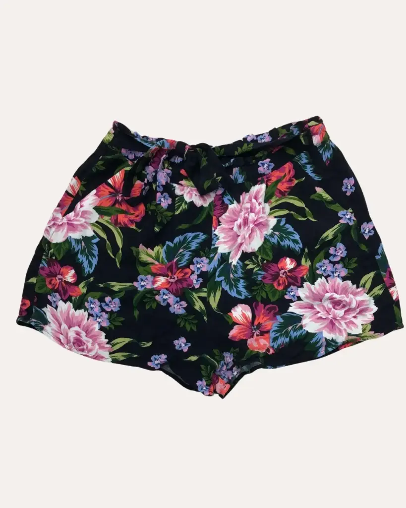 SHORT AZUL CON FLORES STRADIVARIUS 