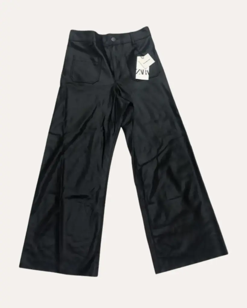 PANTALON NEGRO DE CUERINA ZARA 