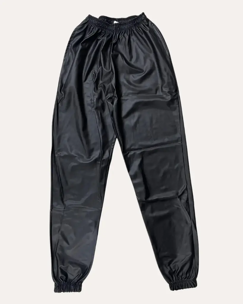 JOGGER NEGRO DE CUERINA