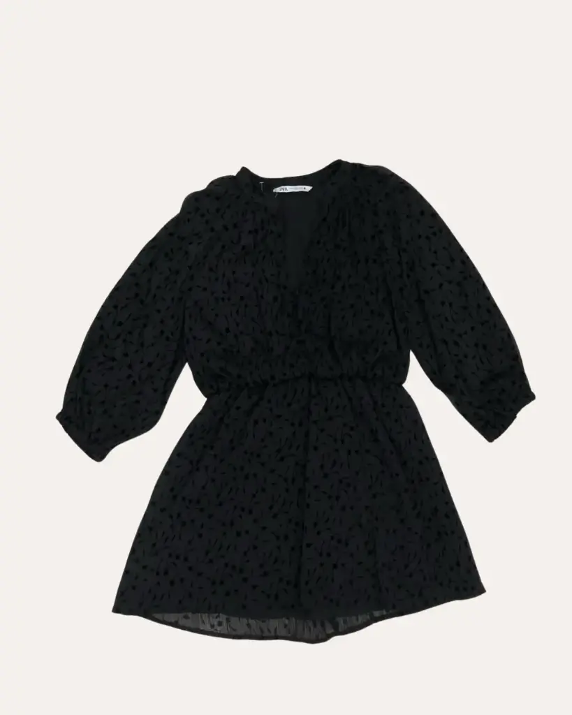 VESTIDO  NEGRO CON FLORES NEGRAS DE TERSIOPELO 
